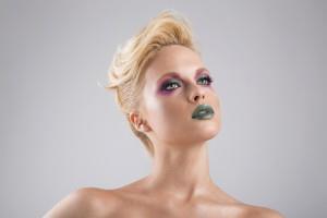 ירין שחף מציג שפתיים לאומיות    (צילום הילה אלקיים)